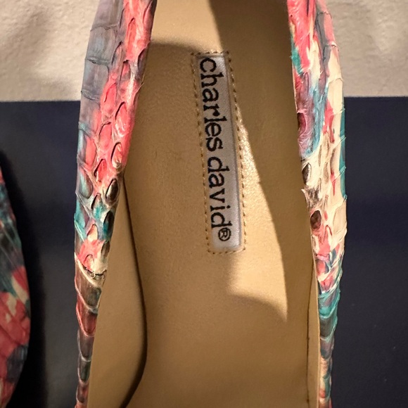 Charles David Blossom Print Leather Emboss Multi Colored - Picture 5 of 6